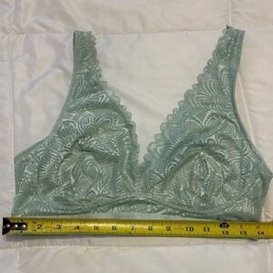 Serra Delicate Lace Bralette in Mint